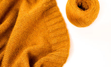 Load image into Gallery viewer, Camel hair yarn
